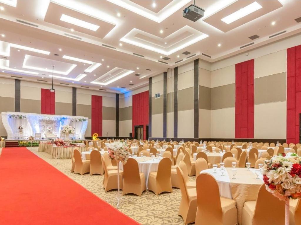 Dalton Hotel Makassar Exterior foto
