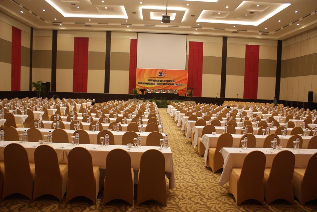 Dalton Hotel Makassar Exterior foto