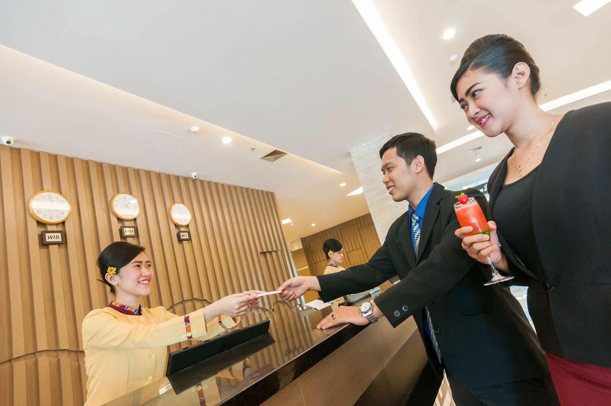 Dalton Hotel Makassar Exterior foto