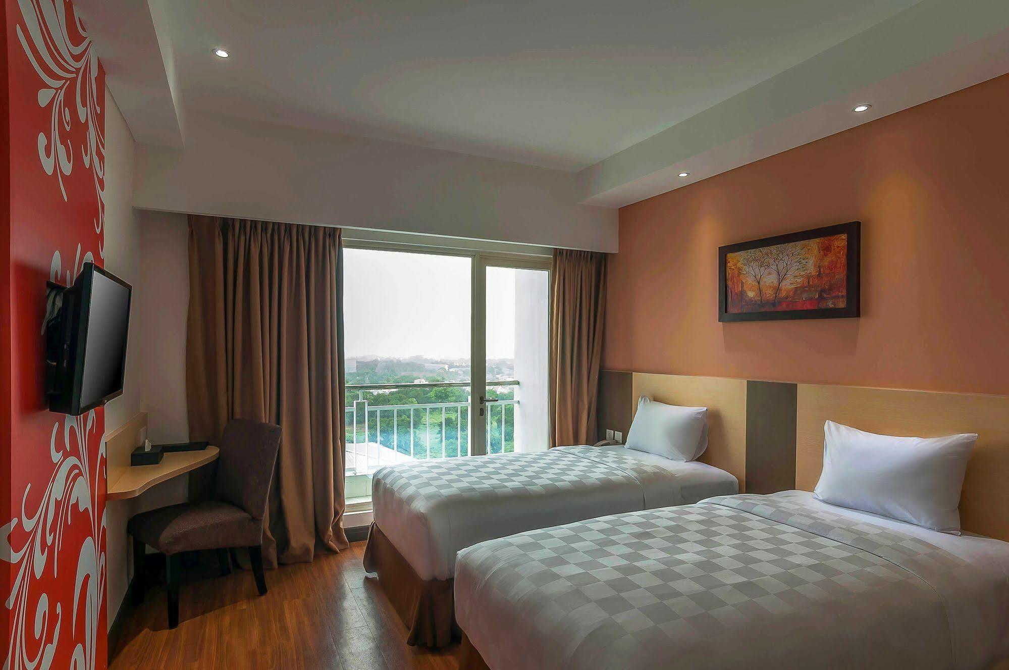 Dalton Hotel Makassar Exterior foto